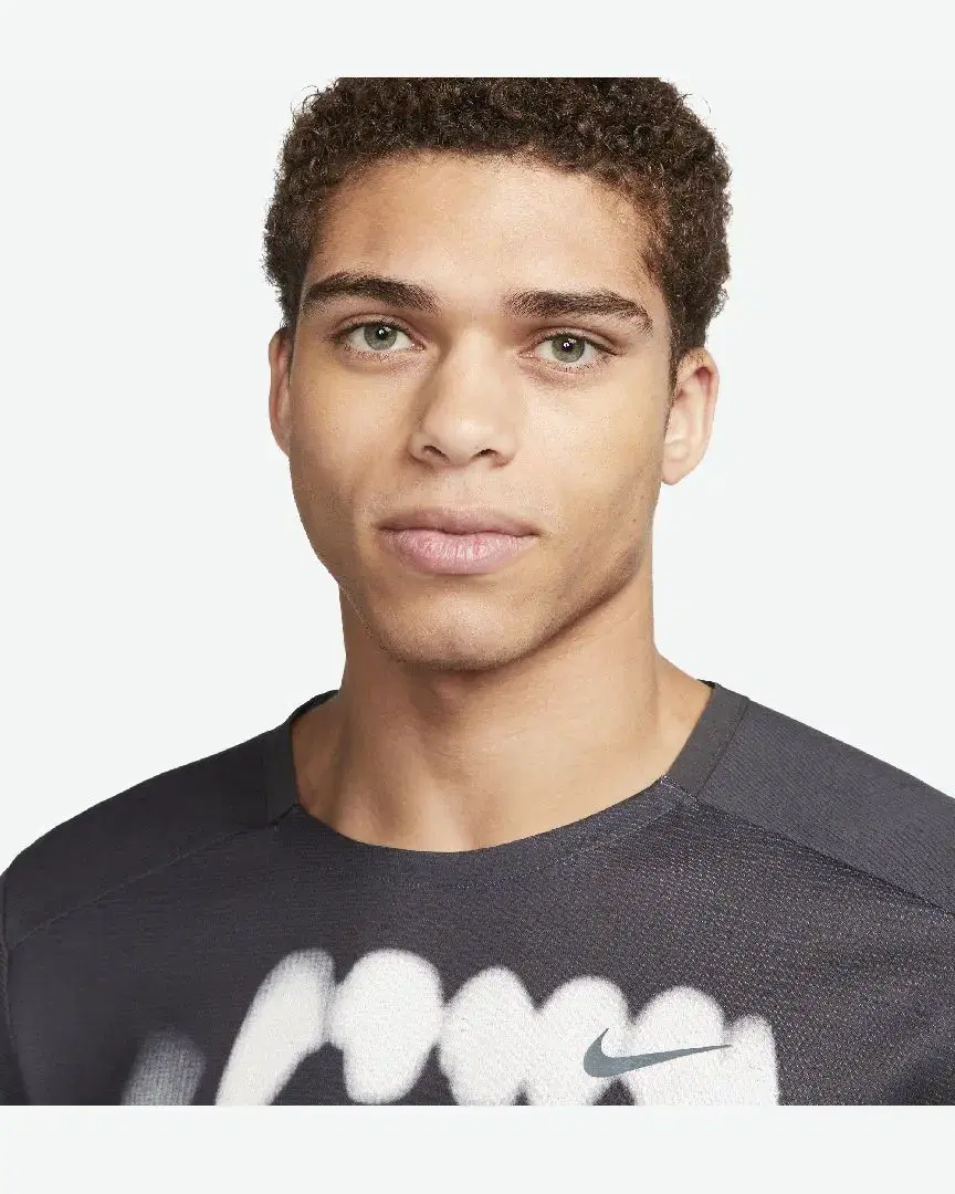 Camiseta de manga corta Nike Dri-Fit Adv Run Division M - DV9295-010 (2) au meilleur prix !