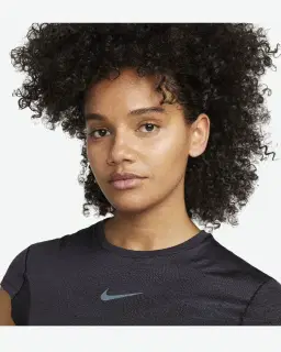Camiseta de manga corta Nike Dri-FIT Run Division Mujer – 3/4