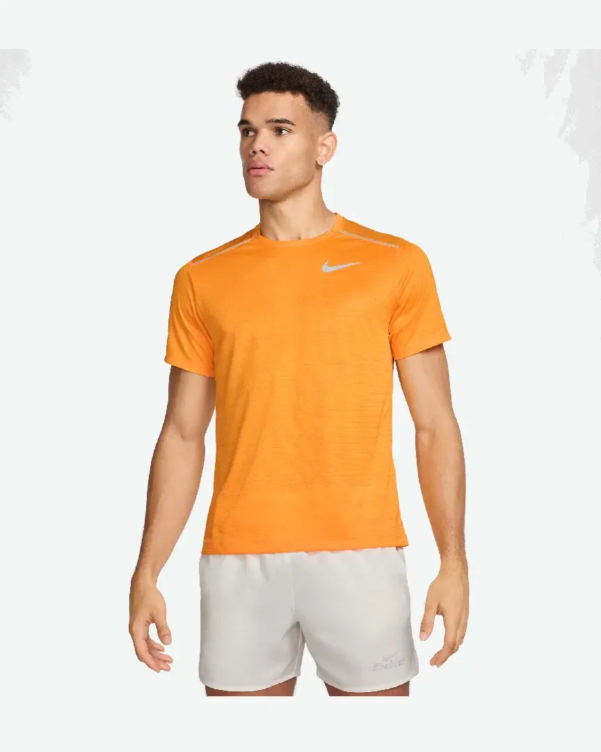 Camiseta de manga corta y estampados Nike Miler Hombre