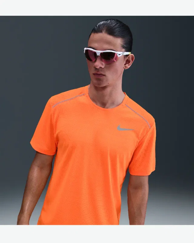 Camiseta de manga corta y estampados Nike Miler M