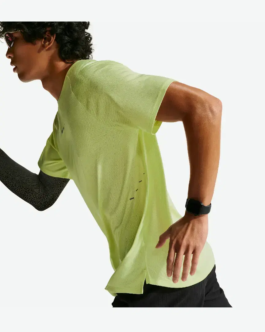 Camiseta de manga corta con patrones reflectantes Dri-Fit Adv Nike Stride M - IH0745-736 (2) au meilleur prix !