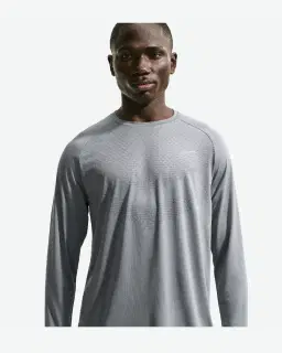 Camiseta de manga larga Dri-Fit Adv Nike Stride Hombre – 1/4
