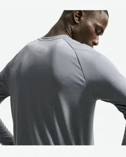 Camiseta de manga larga Dri-Fit Adv Nike Stride Hombre – 2/4