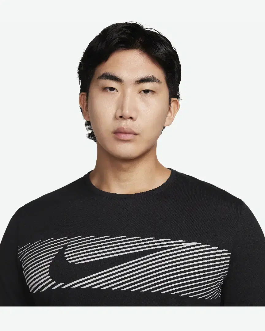 Camiseta de manga larga Dri-Fit UV Nike Miler Flash M - FB8552-010 (2) au meilleur prix !