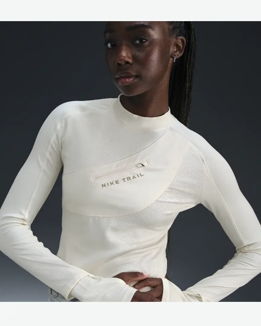 Camiseta de manga larga con bolsillos Dri-Fit Nike Trail Mujer