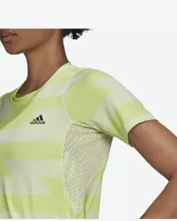 Camiseta adidas Fast Allover Print Mujer – 3/4