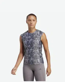 Camiseta adidas Fast hecha con plástico del océano Parley Mujer – 1/4