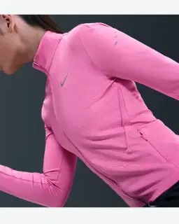 Camiseta de cuello alto Nike Therma-Fit Swift Mujer – 3/4