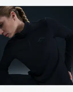Camiseta de segunda capa Dri-Fit con cremallera 1/4 Nike Trail Mujer – 3/4