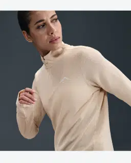 Camiseta de segunda capa Dri-Fit con cremallera 1/4 Nike Trail Mujer – 3/4