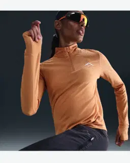 Camiseta de segunda capa Dri-Fit con cremallera 1/4 Nike Trail Mujer – 3/4