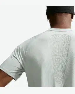 Camiseta de invierno de manga corta Dri-Fit Nike Stride Hombre – 2/4