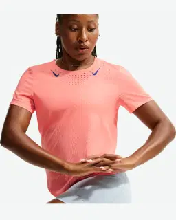 Camiseta Dri-Fit Adv Nike Aeroswift Mujer – 1/4