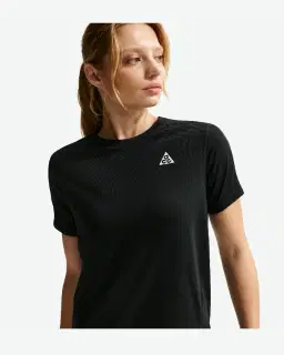 Camiseta Dri-Fit Nike ACG Mujer – 1/4