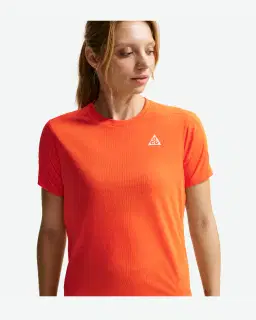 Camiseta Dri-Fit Nike ACG Mujer – 1/4
