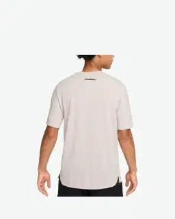 Camiseta Nike Solar Chase Hombre – 2/2