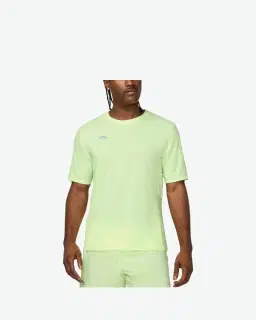 Camiseta Nike Solar Chase Hombre – 1/2