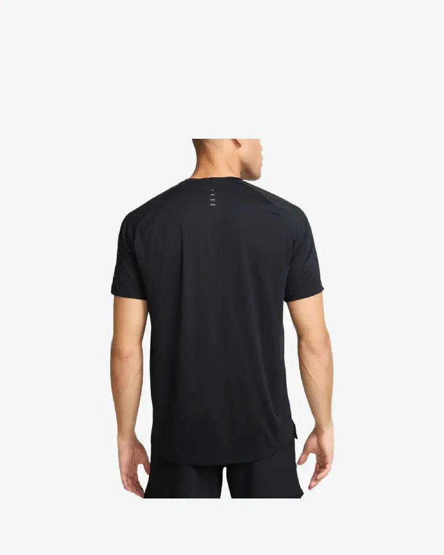 Camiseta de manga corta con patrones reflectantes Dri-Fit Adv Nike Stride M - HV5203-010 (1) au meilleur prix !