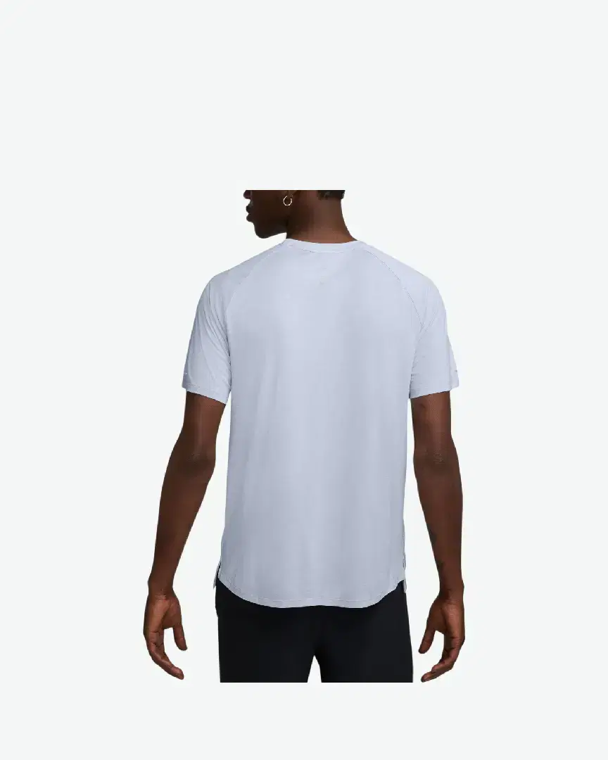Camiseta de manga corta con patrones reflectantes Dri-Fit Adv Nike Stride M - HV5203-057 (1) au meilleur prix !