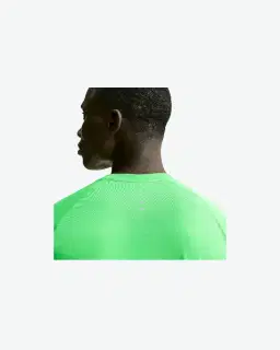 Camiseta de invierno de manga corta Dri-Fit Nike Stride Hombre – 3/4