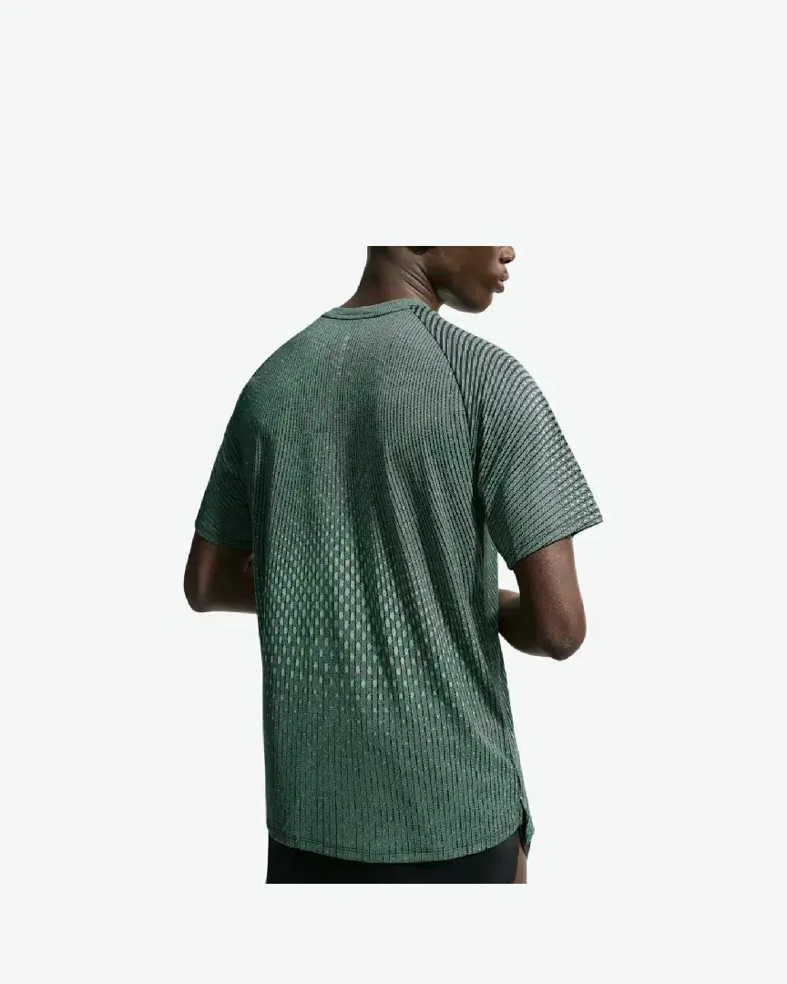 Camiseta de manga corta con patrones reflectantes Dri-Fit Adv Nike Stride M - IH0745-010 (1) au meilleur prix !