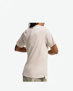Camiseta de manga corta con patrones reflectantes Dri-Fit Adv Nike Stride Hombre – 3/4