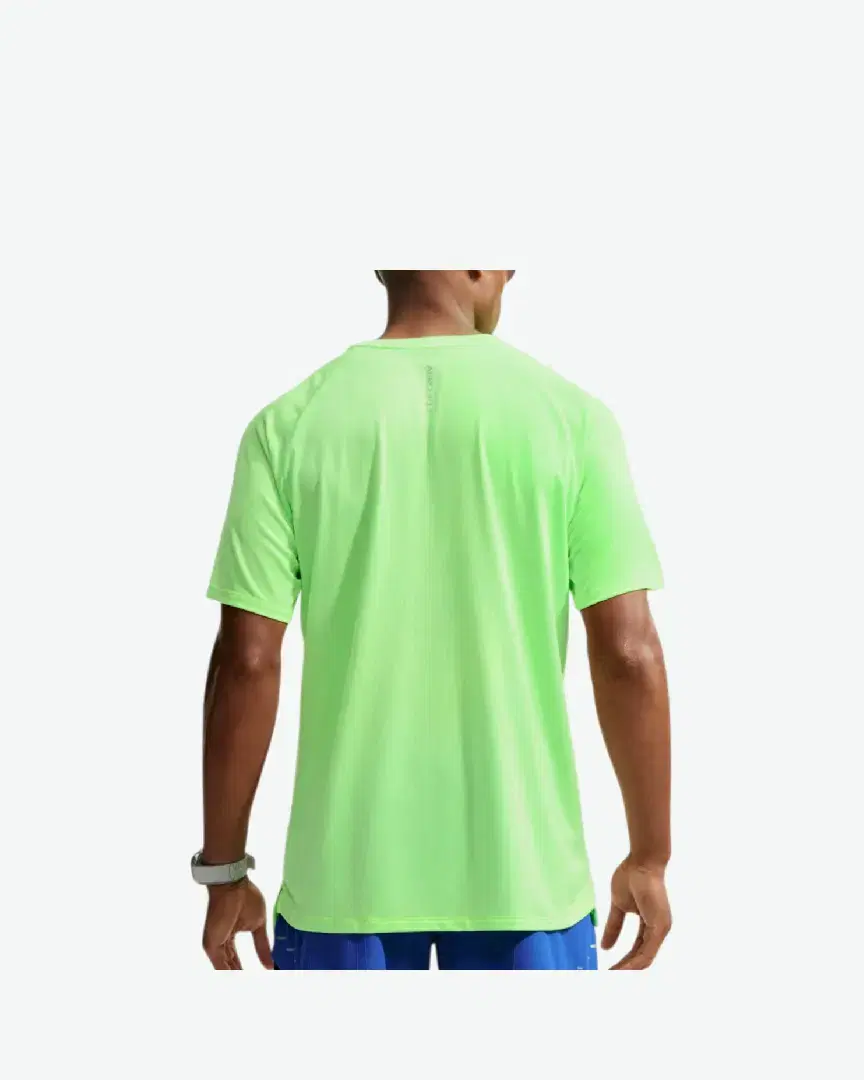 Camiseta de manga corta con patrones reflectantes Dri-Fit Adv Nike Stride M - IH0745-702 (1) au meilleur prix !