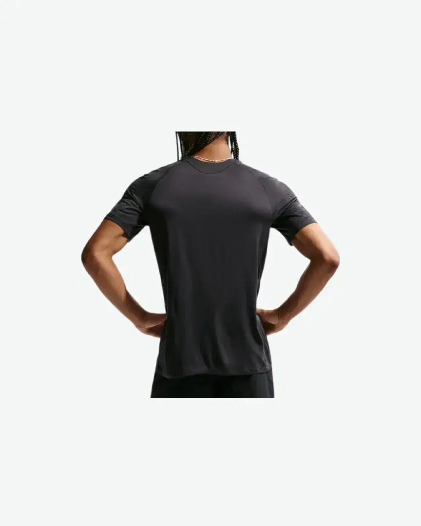 Camiseta de manga corta con patrones reflectantes Dri-Fit Adv Nike Stride M - IF2088-010 (1) au meilleur prix !