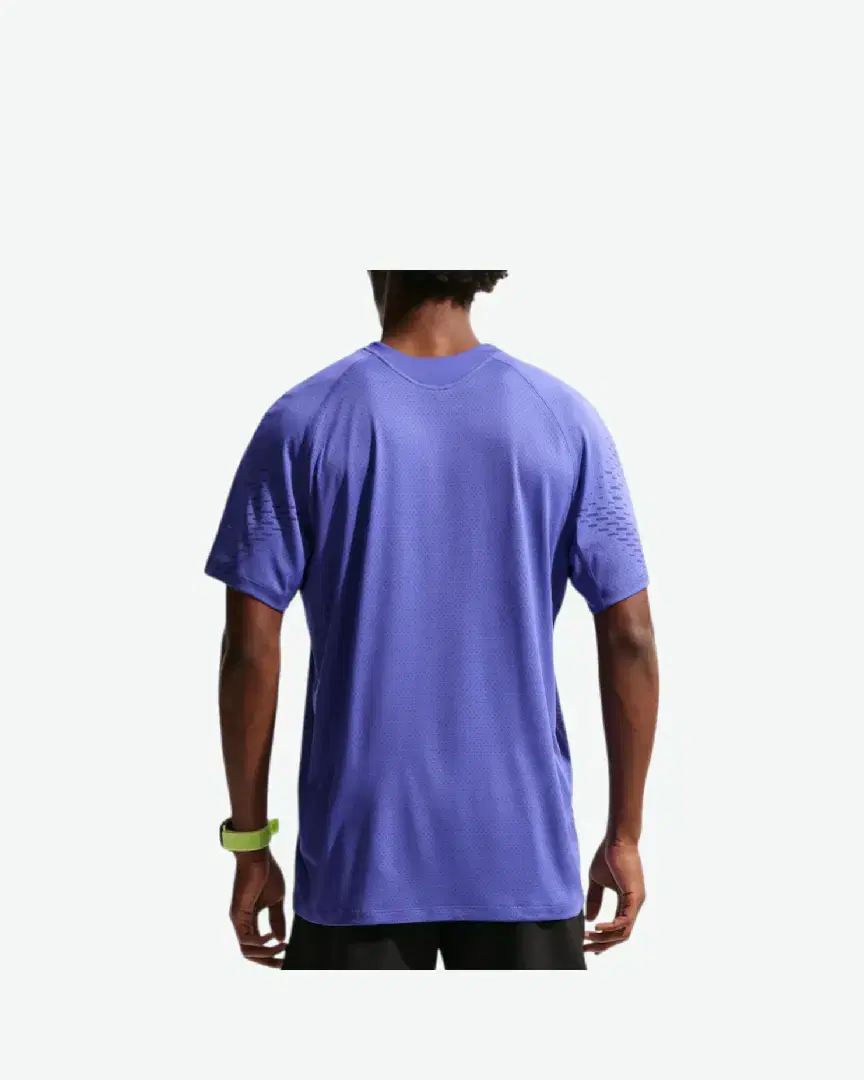 Camiseta de manga corta con patrones reflectantes Dri-Fit Adv Nike Stride M - IF2088-494 (1) au meilleur prix !