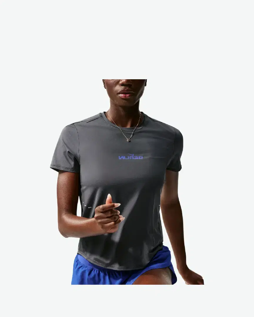 Tee-Shirt Nike Swift Berlín W - Women (37) au meilleur prix !