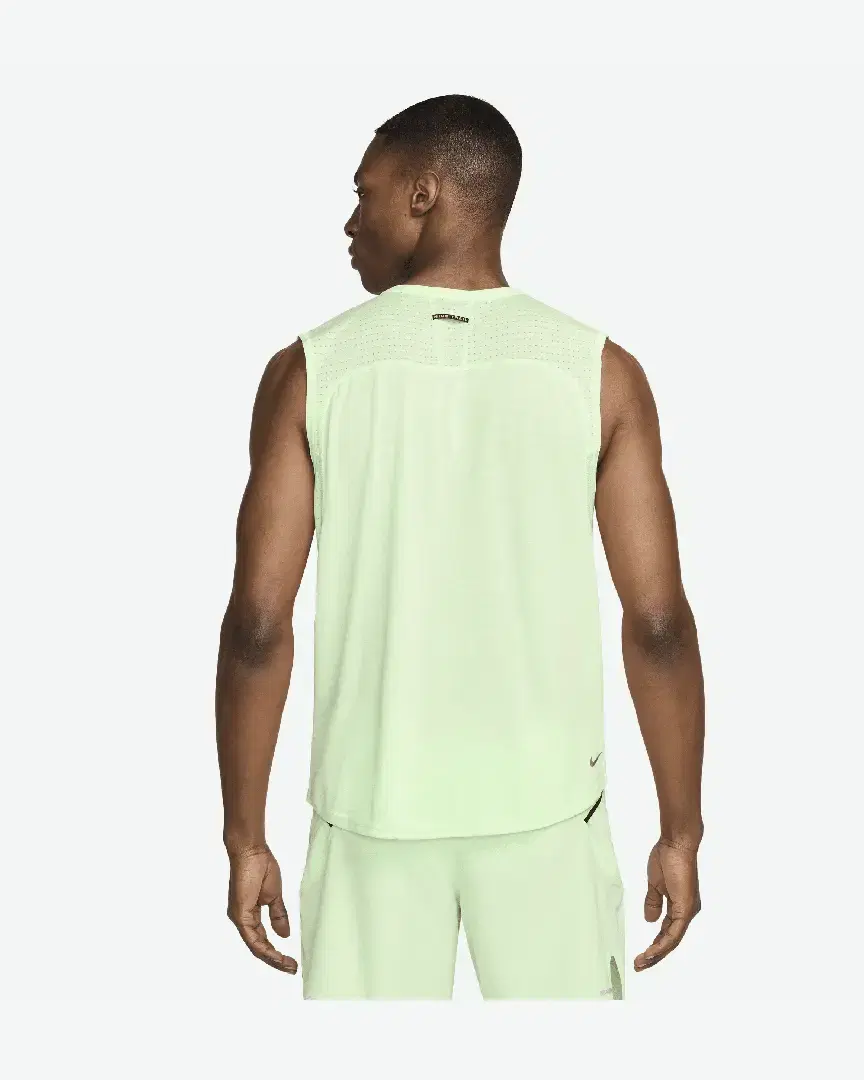 Camiseta sin mangas Dri-Fit Nike Solar Chase M - FN3309-376 (1) au meilleur prix !