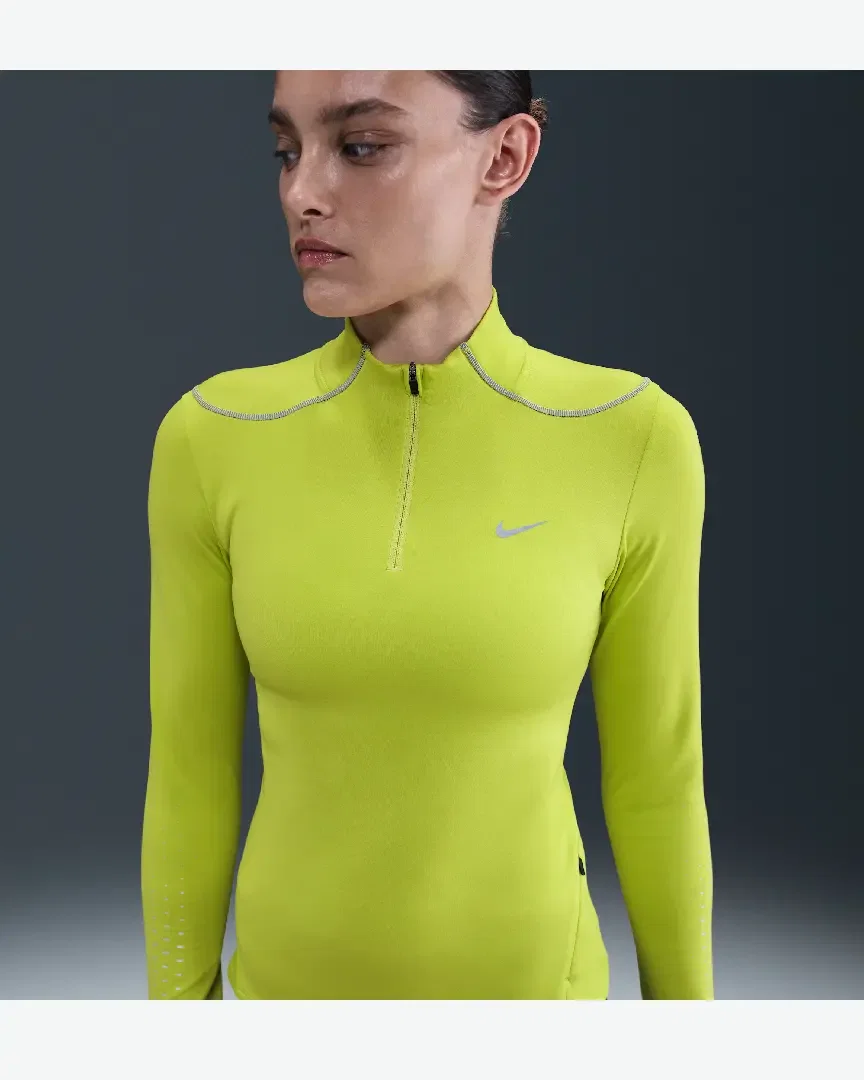 Camiseta Therma-Fit Adv A 1/4 De Cremallera Con Motivos Reflectantes Nike Swift Mujer