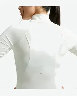 Camiseta de cuello alto Nike Therma-Fit Swift Mujer – 2/4