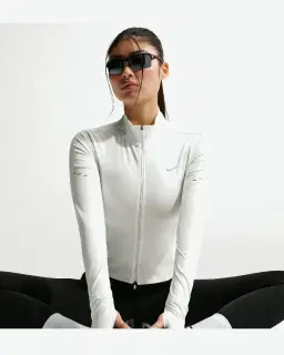 Camiseta de cuello alto Nike Therma-Fit Swift Mujer – 3/4