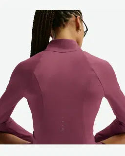 Camiseta de cuello alto Nike Therma-Fit Swift Mujer – 2/4