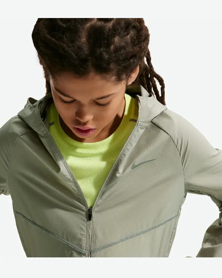 Chaqueta de entrenamiento Nike Miler repelente al agua y anti-UV para niño - IO3389-304 (2) au meilleur prix !