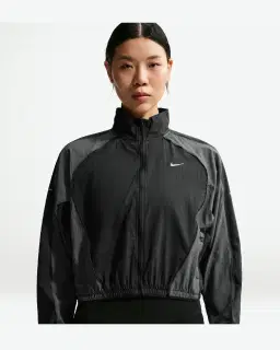 Chaqueta repelente al agua con protección UV Nike Swift Mujer – 1/4