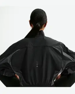 Chaqueta repelente al agua con protección UV Nike Swift Mujer – 2/4