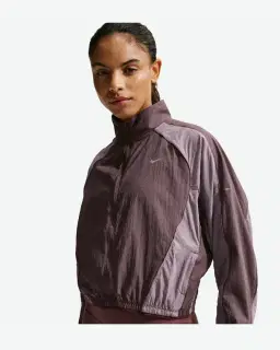 Chaqueta repelente al agua con protección UV Nike Swift Mujer – 1/4