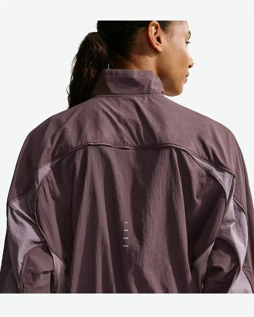 Chaqueta repelente al agua con protección UV Nike Swift W - IM9480-502 (1) au meilleur prix !