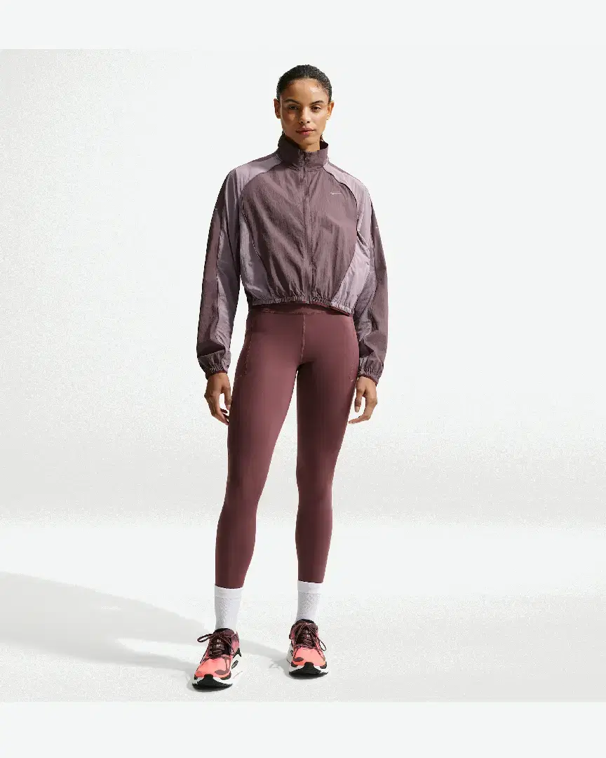 Chaqueta repelente al agua con protección UV Nike Swift W - IM9480-502 (3) au meilleur prix !