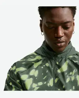 Chaqueta Impresa Repelente Con Protección UV Nike Miler Hombre – 3/4
