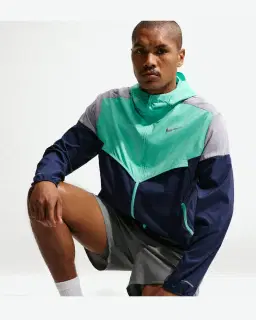 Chaqueta con Capucha Nike Impossibly Light Windrunner Hombre – 3/4