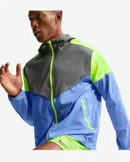 Chaqueta con Capucha Nike Impossibly Light Windrunner Hombre – 3/4