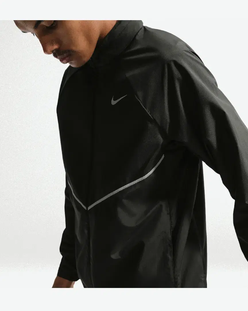 Chaqueta Nike Miler Impermeable Con Protección UV M - IF2369-010 (1) au meilleur prix !