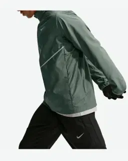 Chaqueta Nike Miler Impermeable Con Protección UV Hombre – 3/4