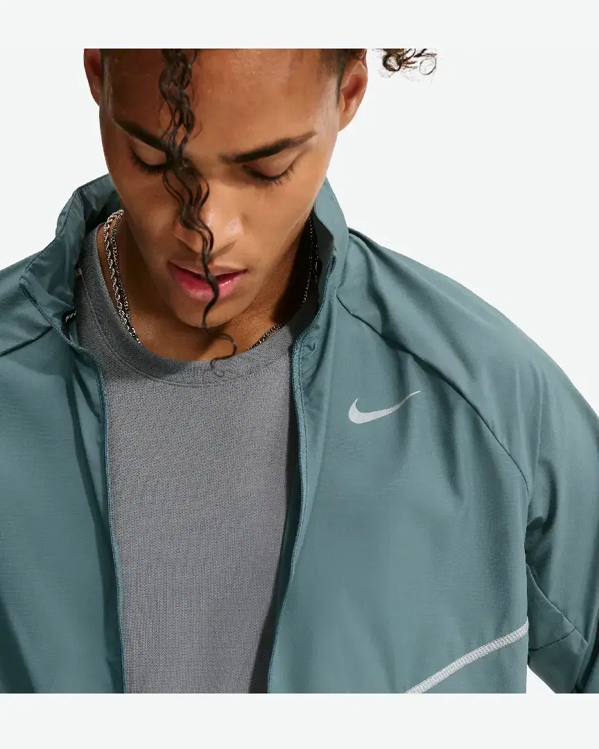 Chaqueta Nike Miler Impermeable Con Protección UV M - IF2369-382 (2) au meilleur prix !