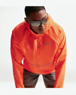 Chaqueta Nike Miler Impermeable Con Protección UV Hombre – 3/4