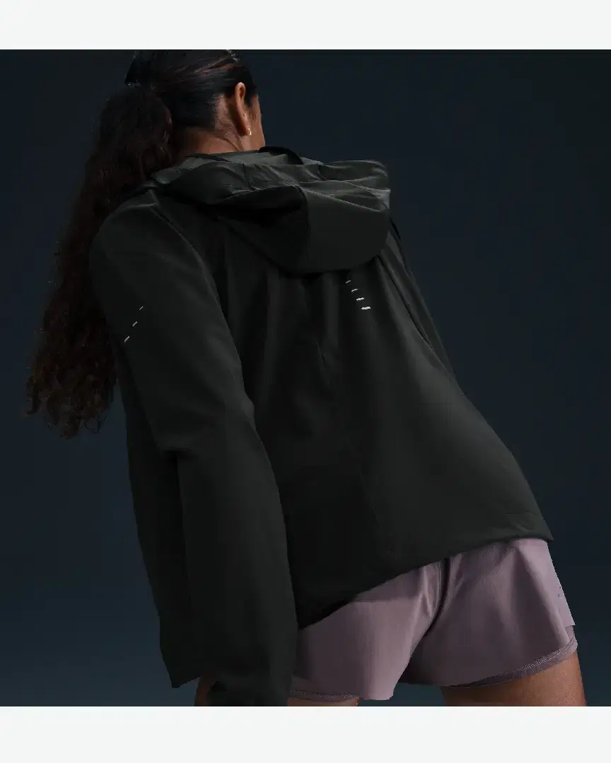 Chaqueta Plegable Y Resistente Al Agua Nike Swift W - HQ0650-010 (1) au meilleur prix !