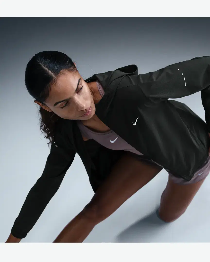 Chaqueta Plegable Y Resistente Al Agua Nike Swift W - HQ0650-010 (2) au meilleur prix !